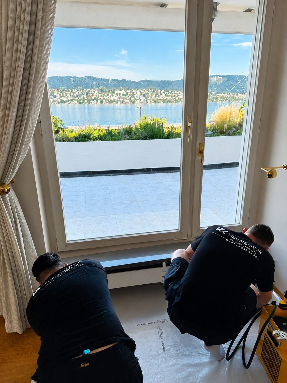 Heizkörper am schwierigen Standort, Zollikon | Einbau am Fenster