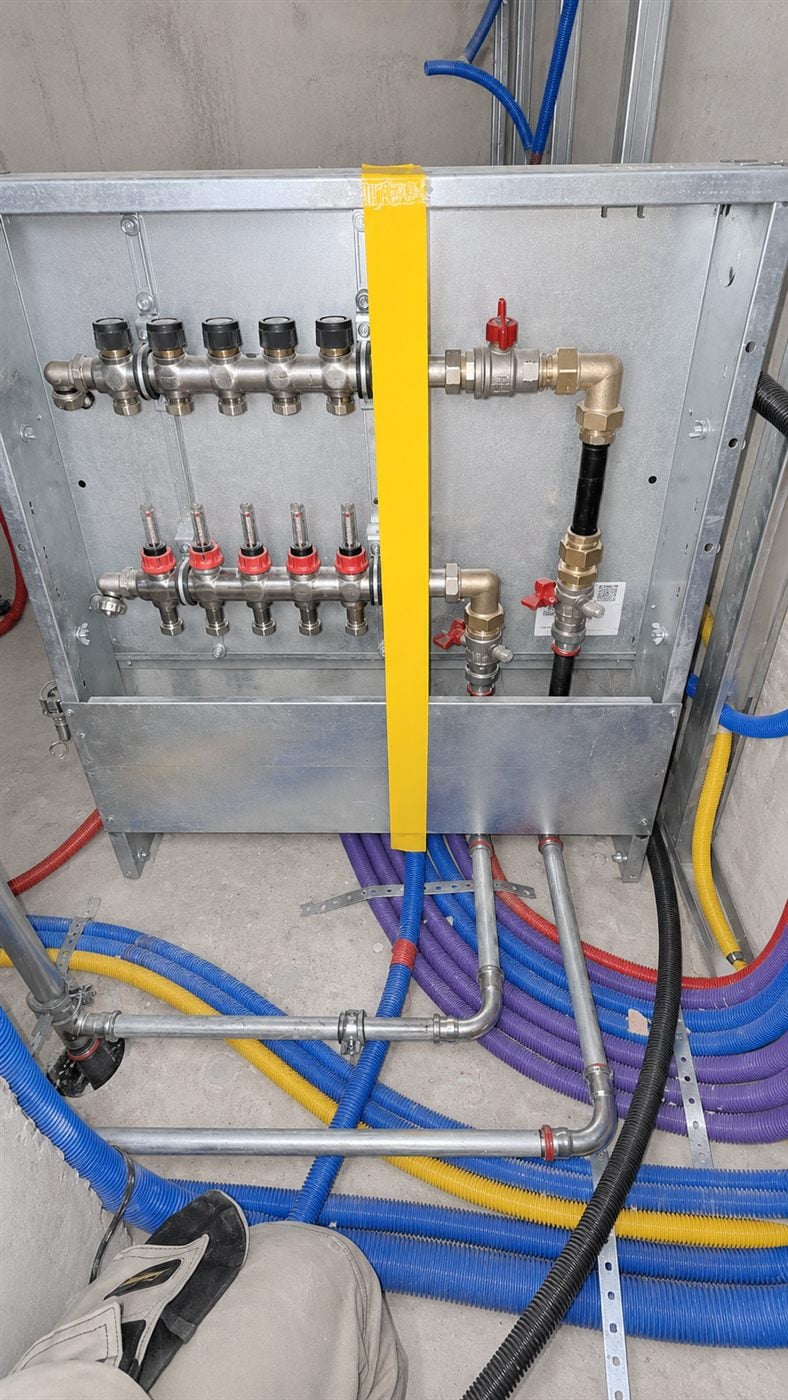 Underfloor heating manifold